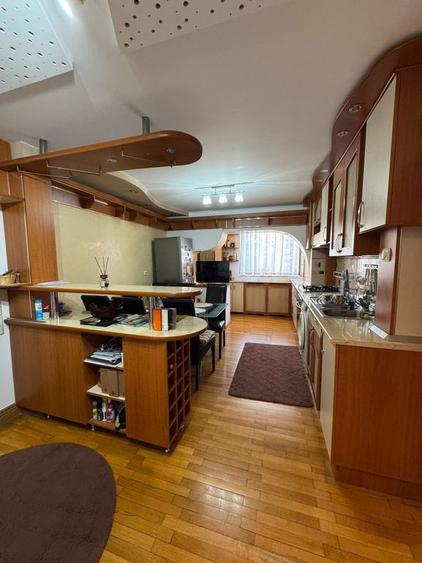 Apartament cu 3 camere decomandat în Ostroveni