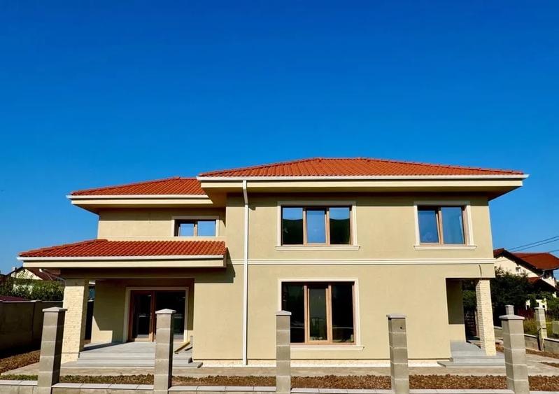 Casă individuală cu 5 camere cu Garaj în Cetate