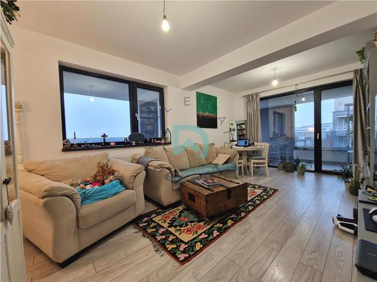 Apartament cu 3 camere decomandat în Tractorul