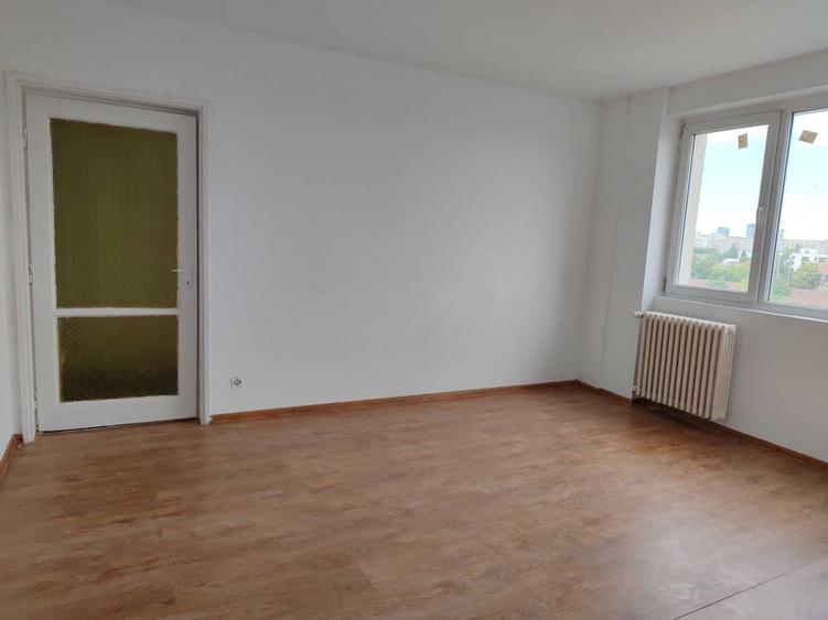 Apartament cu 3 camere semidecomandat în Ștefan cel Mare