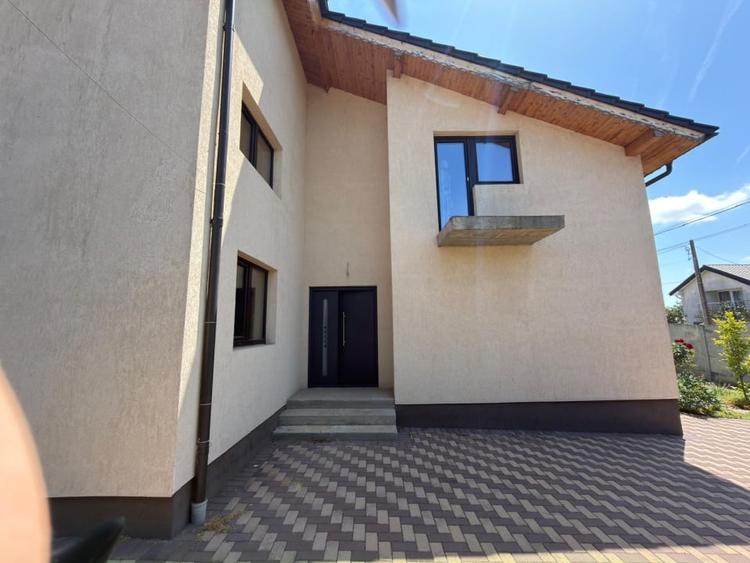Casă individuală cu 5 camere cu Teren 725 Mp în Exterior Sud