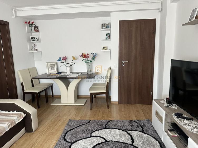 Apartament cu 2 camere semidecomandat, mobilat în Est