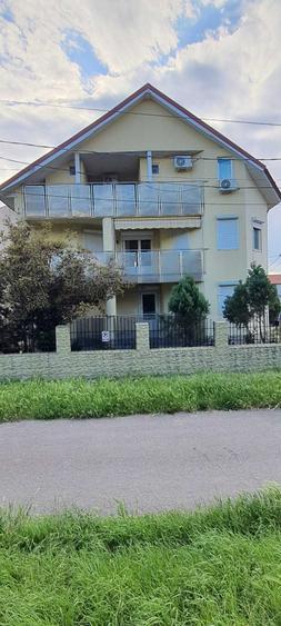 Casă cu 4 camere decomandat în Costinești