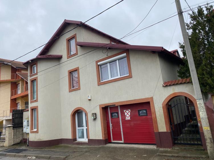 Casă cu 4 camere în Prundu