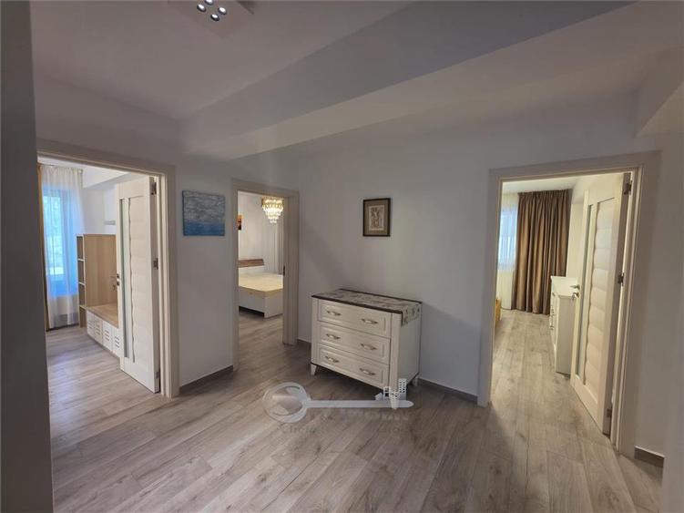 Apartament cu 3 camere decomandat, mobilat în Bucium