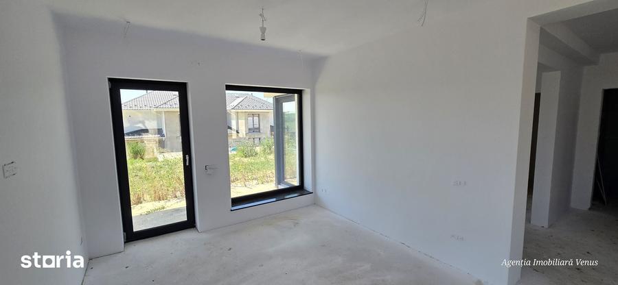 Casă cu 4 camere cu Teren 400 Mp în Central