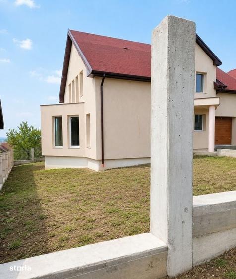 Casă cu 4 camere în Chinteni