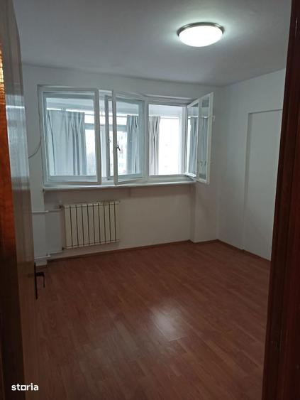 Apartament cu 3 camere decomandat în Berceni — fotografia 3