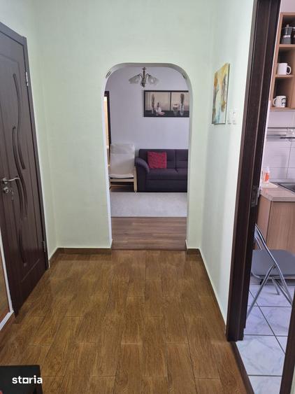 Apartament cu 4 camere semidecomandat în Crângași