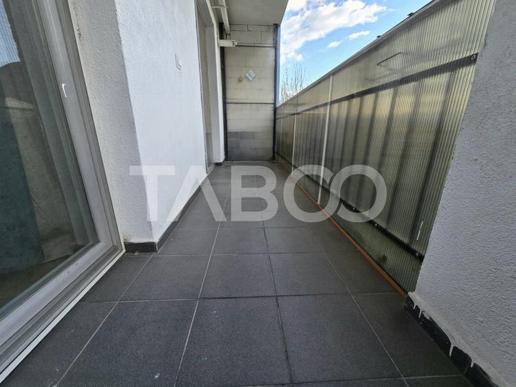 Apartament cu 2 camere semidecomandat, mobilat în Periferie