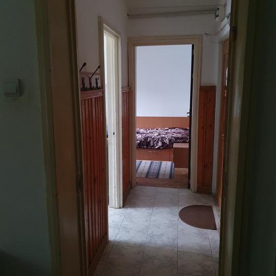 Apartament cu 3 camere în Podu Roș
