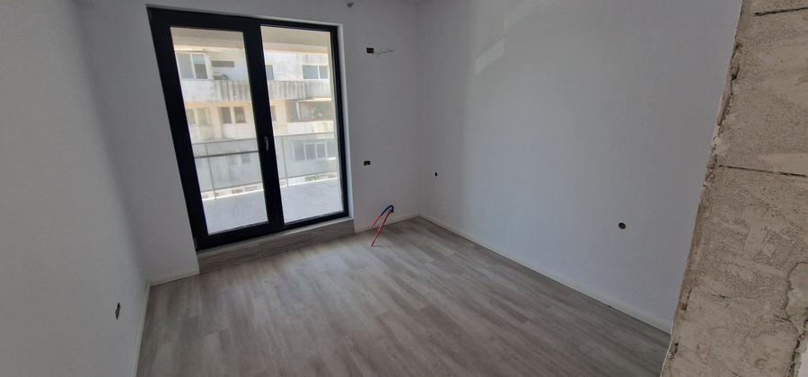 Apartament cu 3 camere decomandat în Faleza Nord