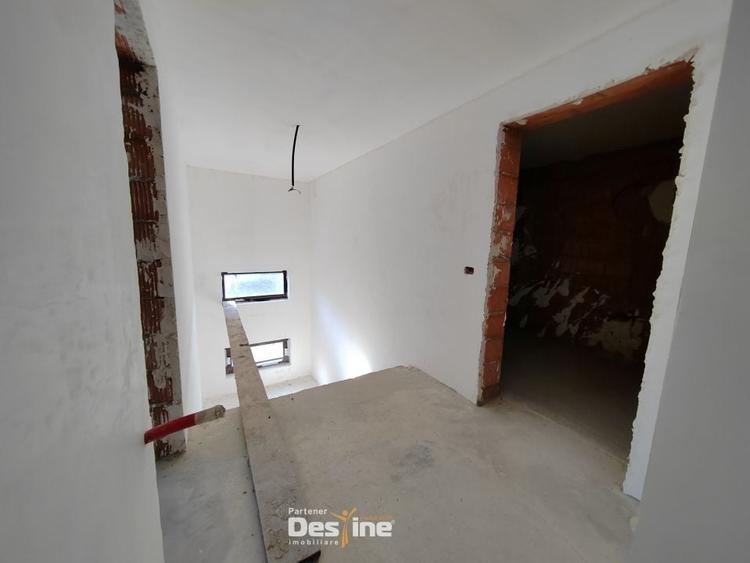 Casă individuală cu 4 camere cu Canalizare în Bârnova