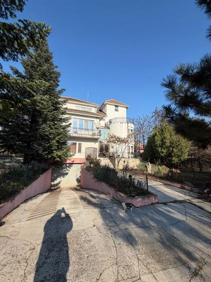 Casă individuală cu 7 camere cu Piscina în Drumul Taberei