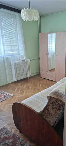 De inchiriat apartament 3 camere strada Sovata - 1