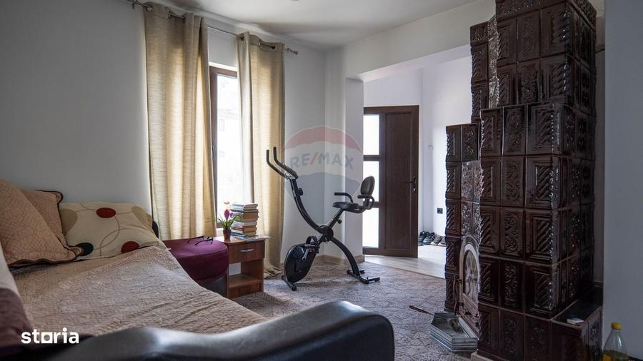 Casă cu 4 camere în Ungureni