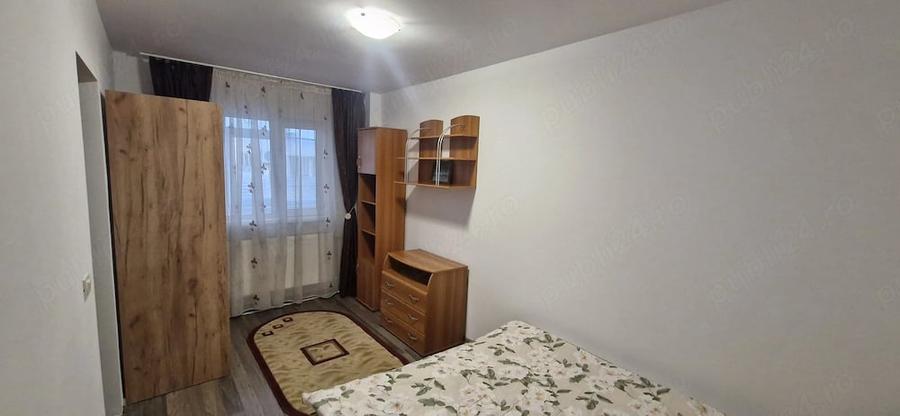 Apartament cu 3 camere semidecomandat în Casa de Cultură