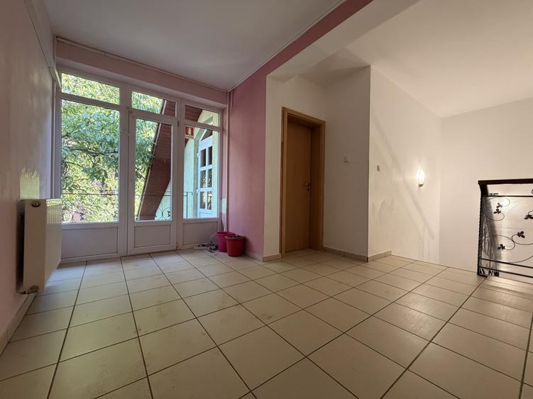 Casă individuală cu 5 camere cu Canalizare în Fabric