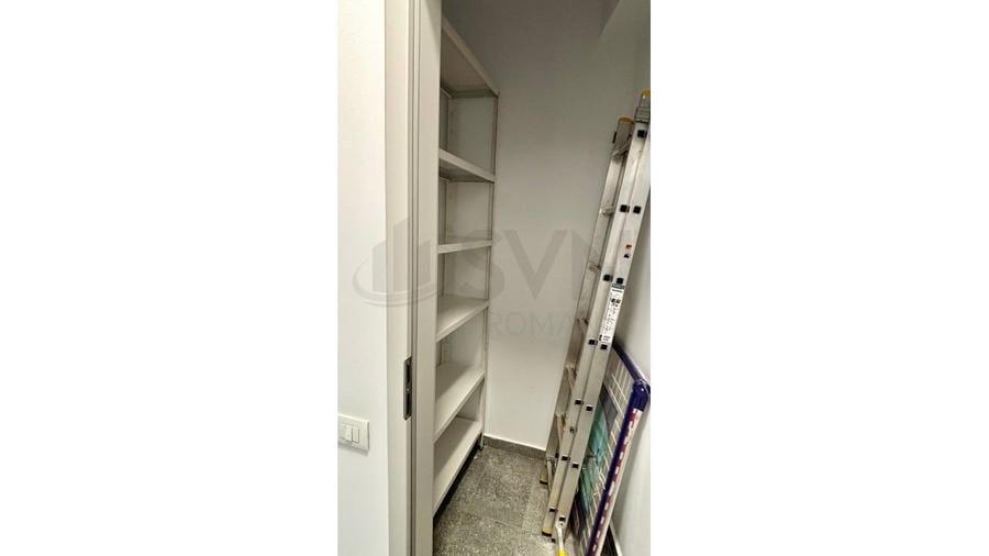 Apartament cu 3 camere decomandat, mobilat în P-ța Romană