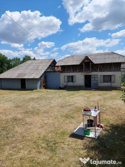Casă cu 2 camere cu Teren 4500 Mp în Ionești