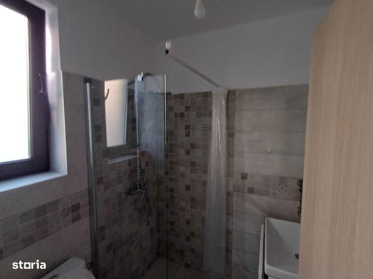 Casă cu 4 camere cu Teren 100 Mp în Valea Adâncă