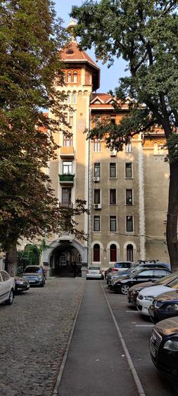 Apartament cu 2 camere decomandat în Lahovari