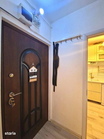 Apartament cu 2 camere semidecomandat, mobilat în Pajura
