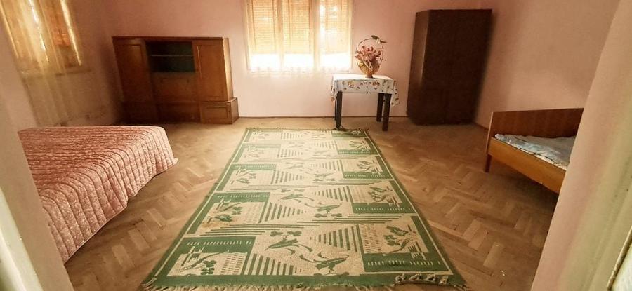 Casă cu 4 camere în Războieni-Cetate