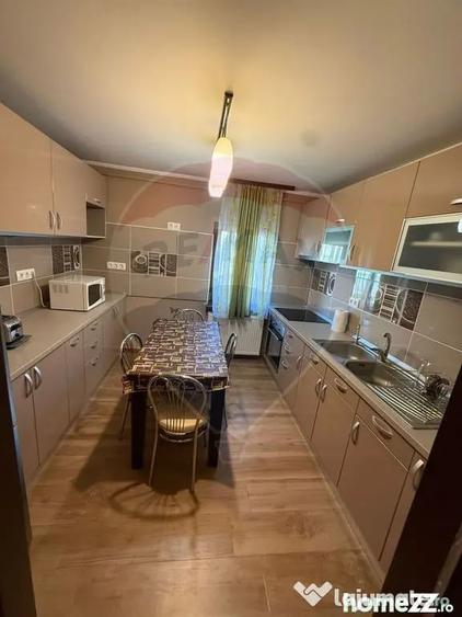 Apartament cu 4 camere decomandat în Central