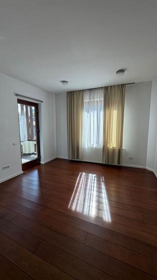 Casă individuală cu 12 camere cu Teren 400 Mp în Kiseleff