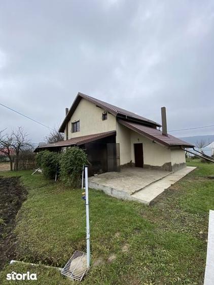 Casă cu 4 camere cu Teren 100 Mp în Poienari