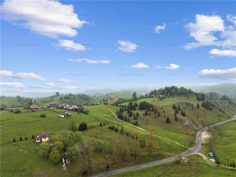 Teren intravilan de 1355 mp, în Fundata