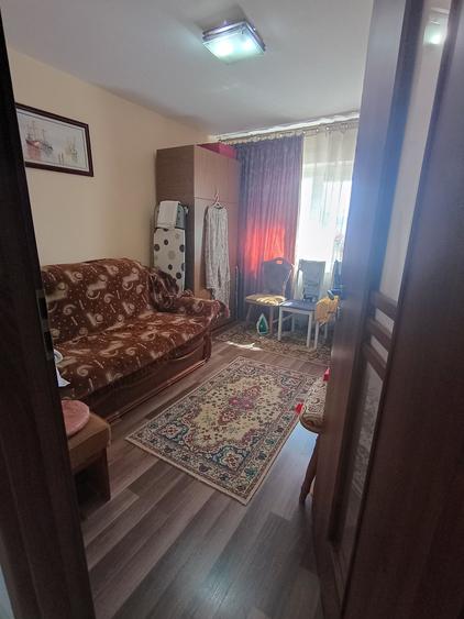 Apartament cu 3 camere decomandat în Inel II