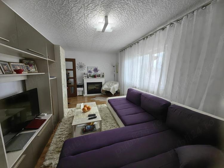 Apartament cu 4 camere decomandat, mobilat în Central