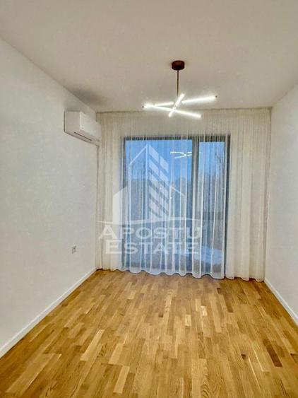 Apartament cu 4 camere semidecomandat, mobilat în Ultracentral
