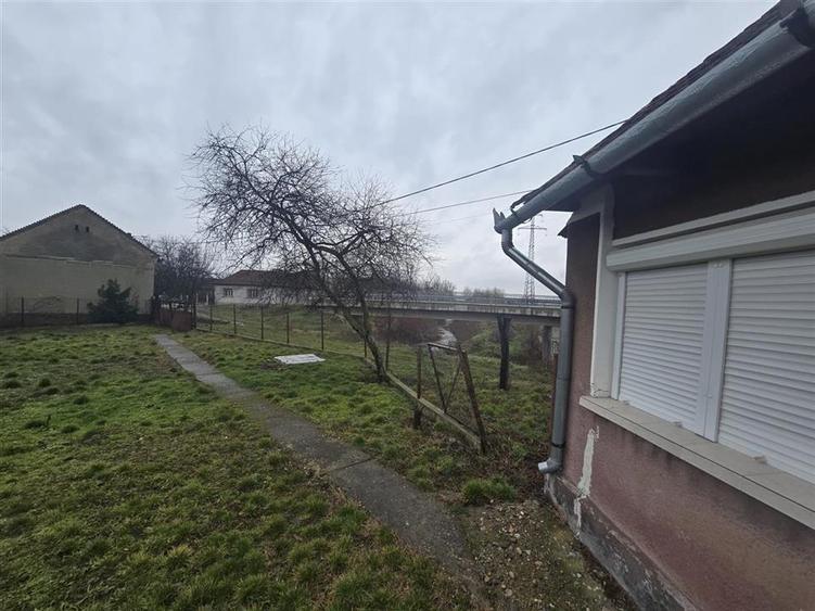 Casă cu 2 camere cu Teren 2685 Mp în Tăuteu