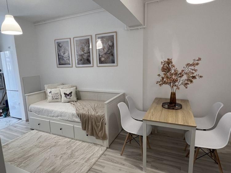 Apartament cu 2 camere semidecomandat, mobilat în Central