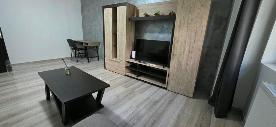 Garsonieră decomandată, mobilată în Sebastian