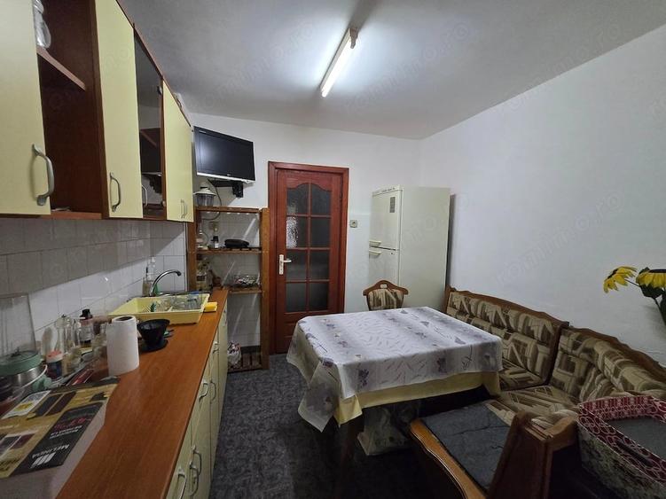 Apartament cu 3 camere decomandat în Aradului