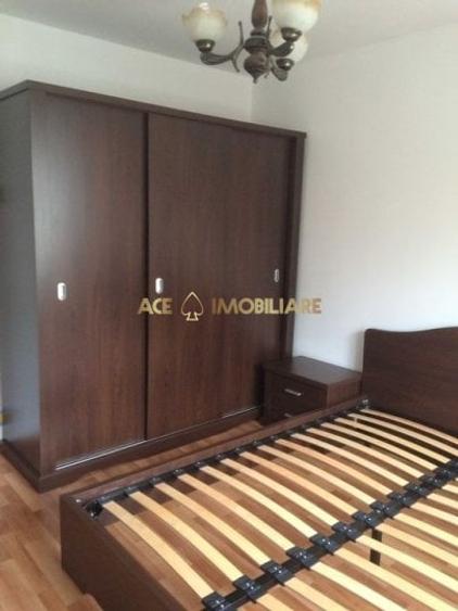Apartament cu 4 camere decomandat, mobilat în Băneasa