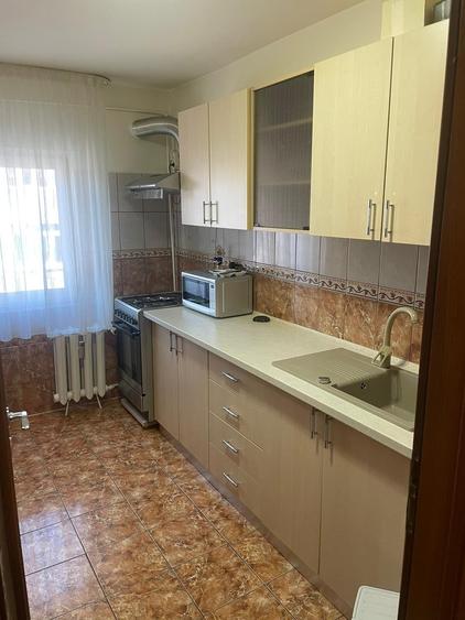 Apartament cu 2 camere semidecomandat, mobilat în Narcisa