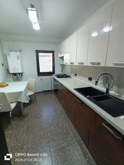 Apartament cu 3 camere decomandat în Exterior Vest
