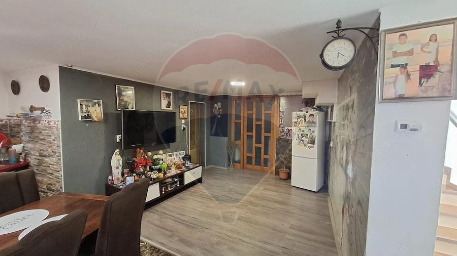 Casă cu 5 camere cu Teren 20 Mp în Central