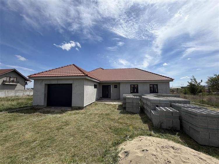 Casă individuală cu 4 camere cu Teren 800 Mp în Oșorhei