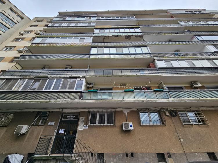 Apartament cu 3 camere decomandat în Națiunile Unite