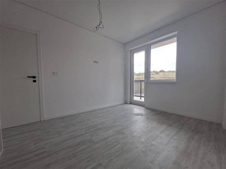 Apartament cu 2 camere decomandat în Vișani