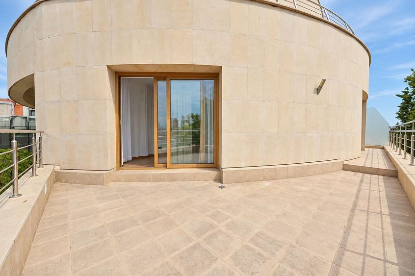 Apartament cu 5 camere decomandat în Primăverii