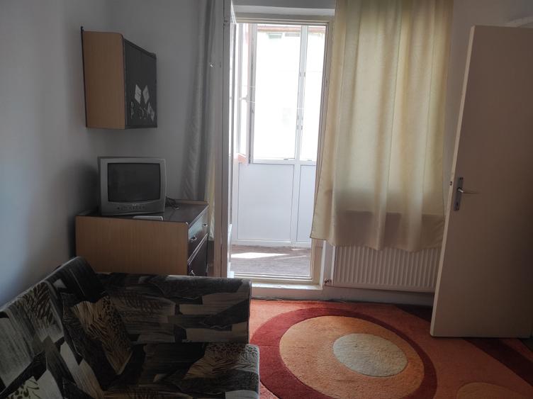 Apartament cu 2 camere nedecomandat în Girocului
