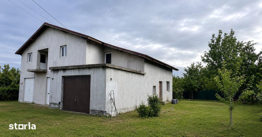Casă cu 6 camere cu Teren 1293 Mp în Butimanu