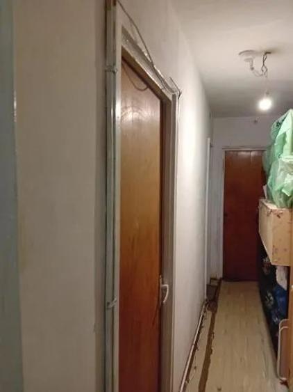 Apartament cu 3 camere semidecomandat, mobilat în Berceni